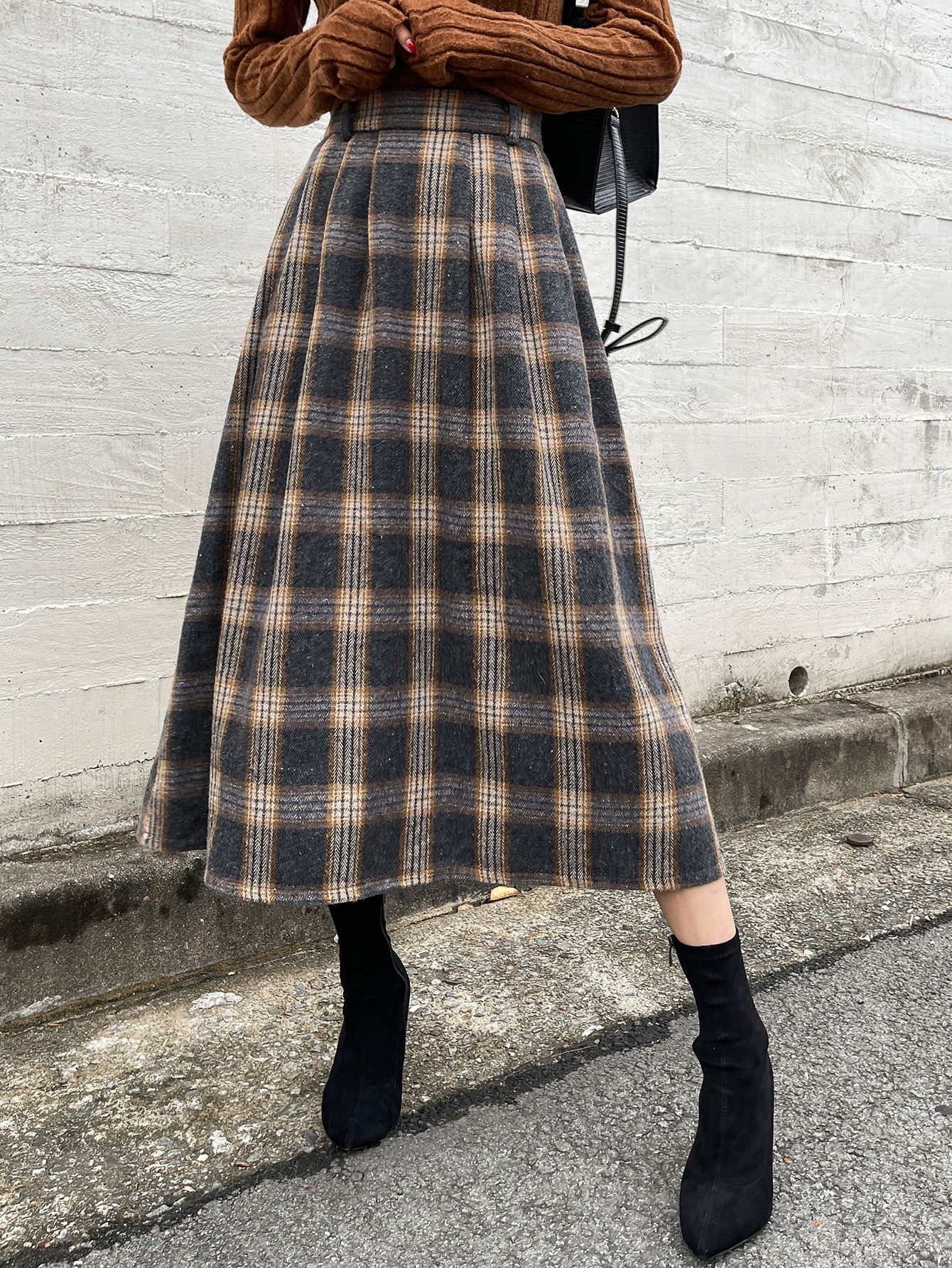 The Ultimate Guide to Styling a Plaid
Wool Skirt