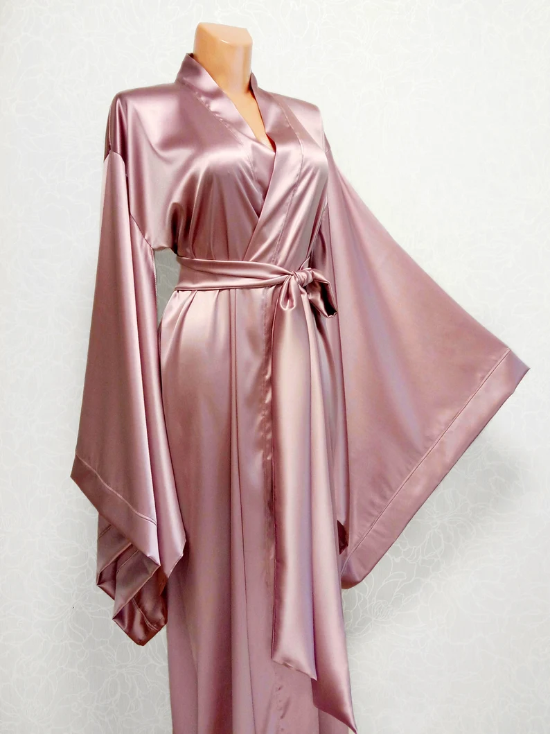 Tips to choose perfect design of silk robes