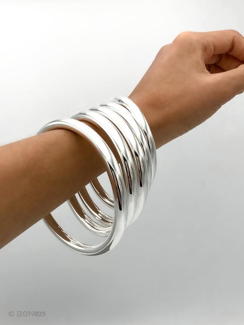 The Timeless Elegance of a Silver Bangle
Bracelet