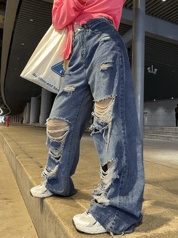How to Style Super Ripped Jeans: Best 13 Tough & Cool Outfits for Women