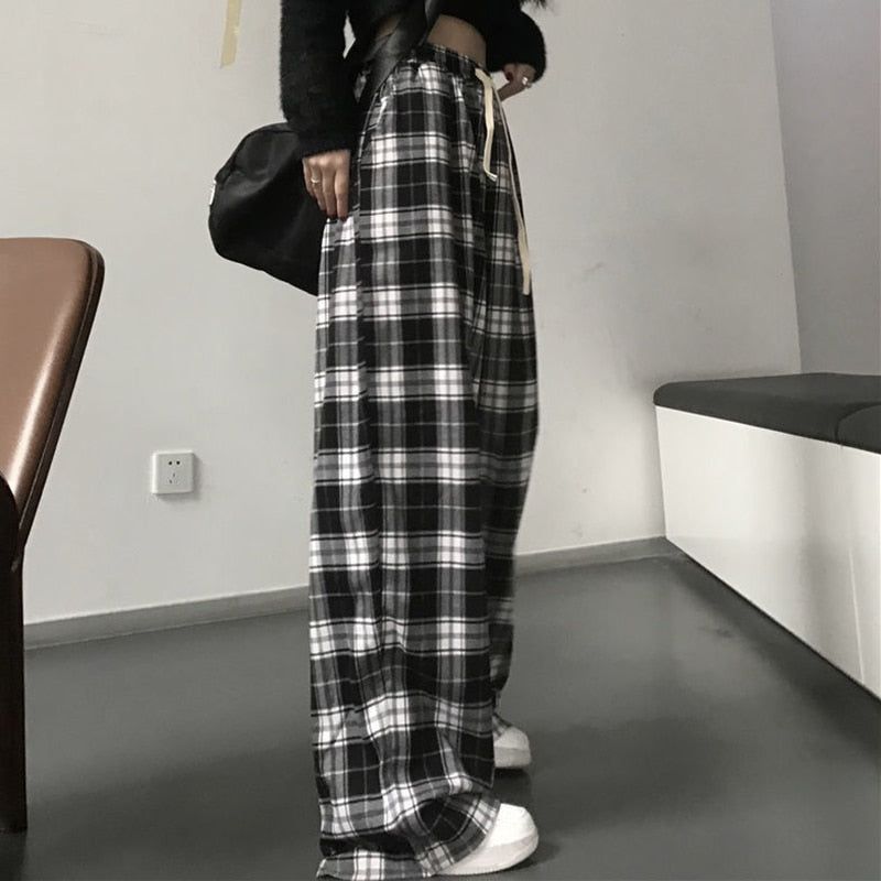 How to Style Black and White Plaid Pants: Best 13 Outfit Ideas for Ladies