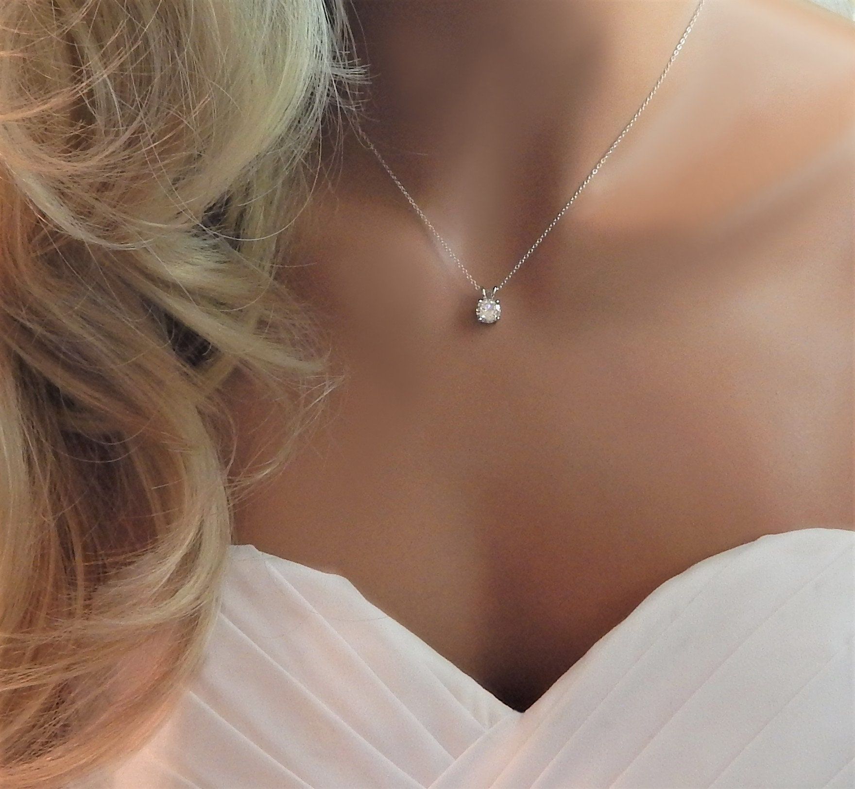How to maintain your bridal necklace