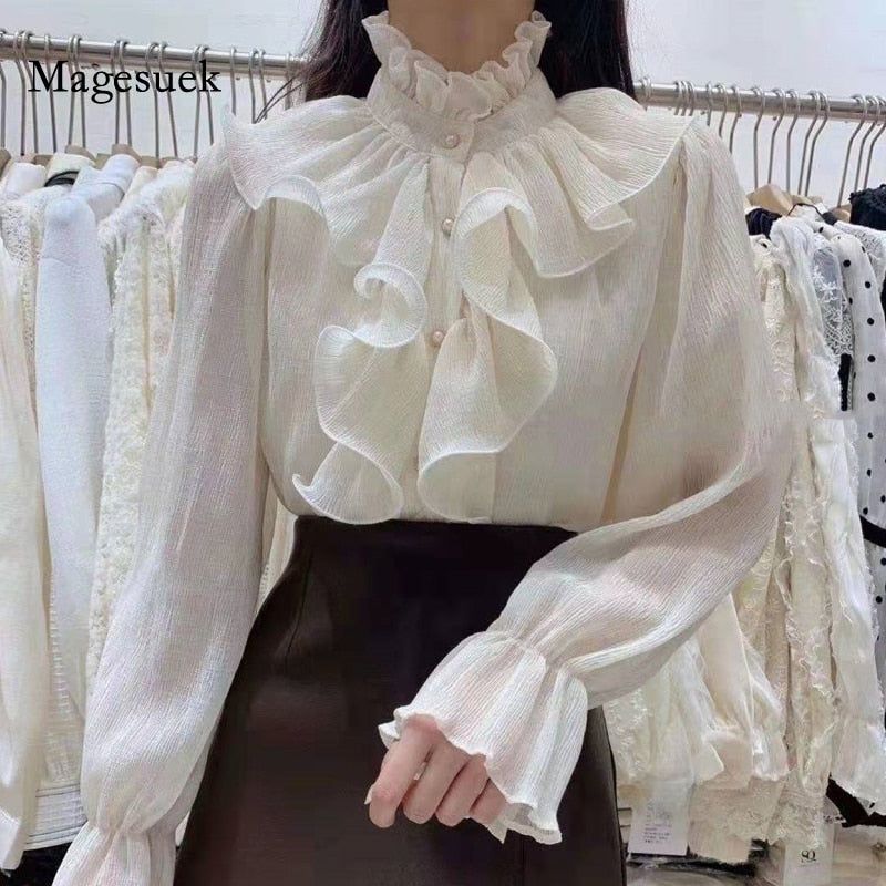 The Timeless Elegance of Chiffon Blouses:
A Wardrobe Essential