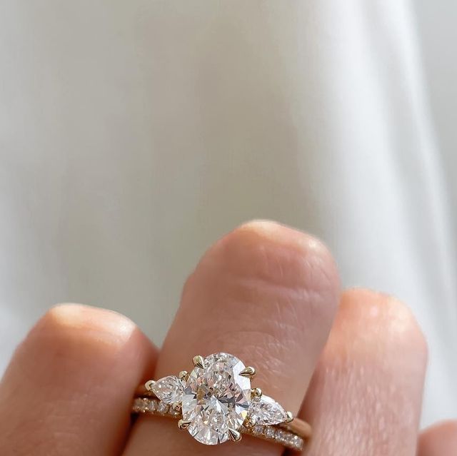 Buy heart touching custom engagement rings