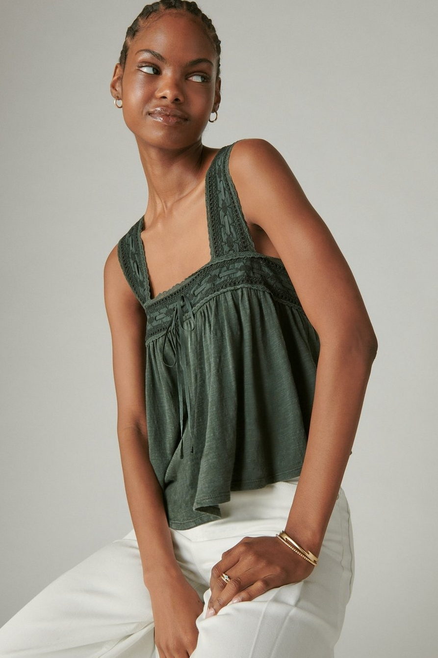 Stylish Ways to Wear a Flowy Tank Top
This Summer