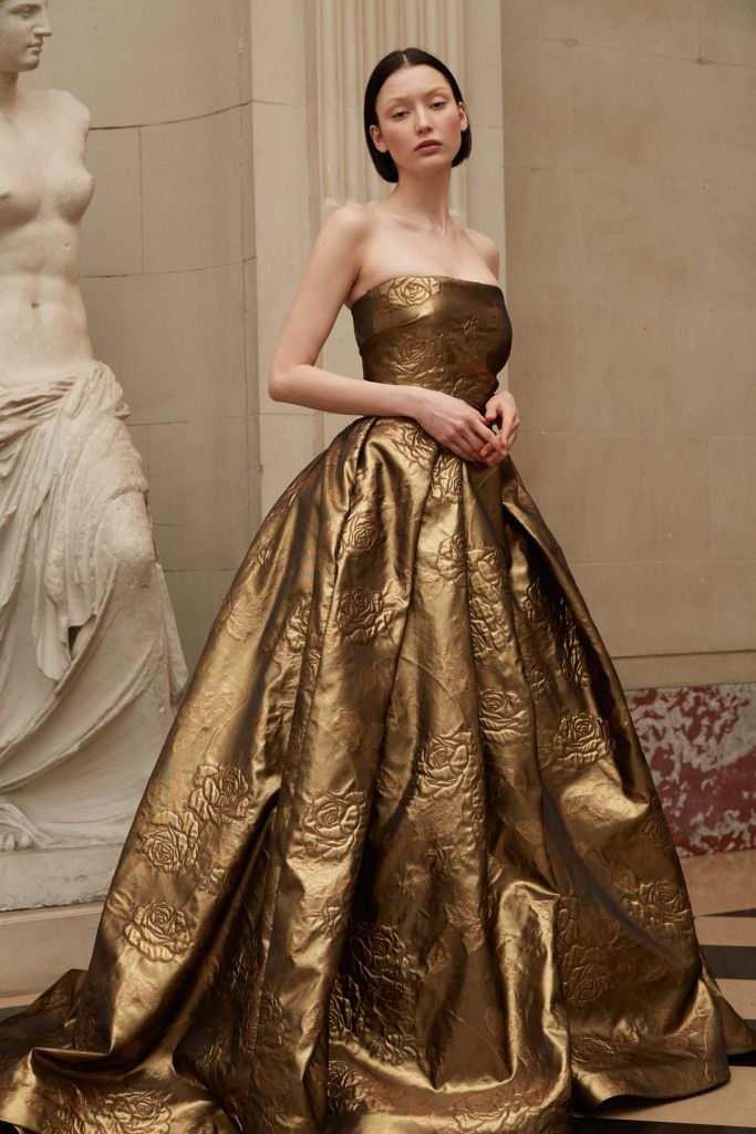 Make your look perfect with gold dresses