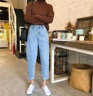 How to Style High Waisted Mom Jeans: Best 13 Casual Outfits for Ladies