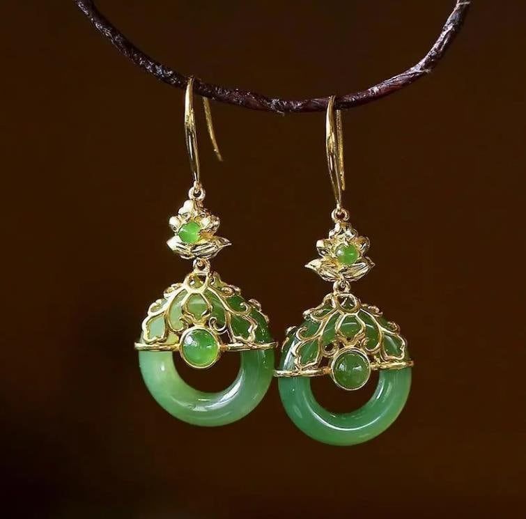 Be fashion lover with jade jewelry