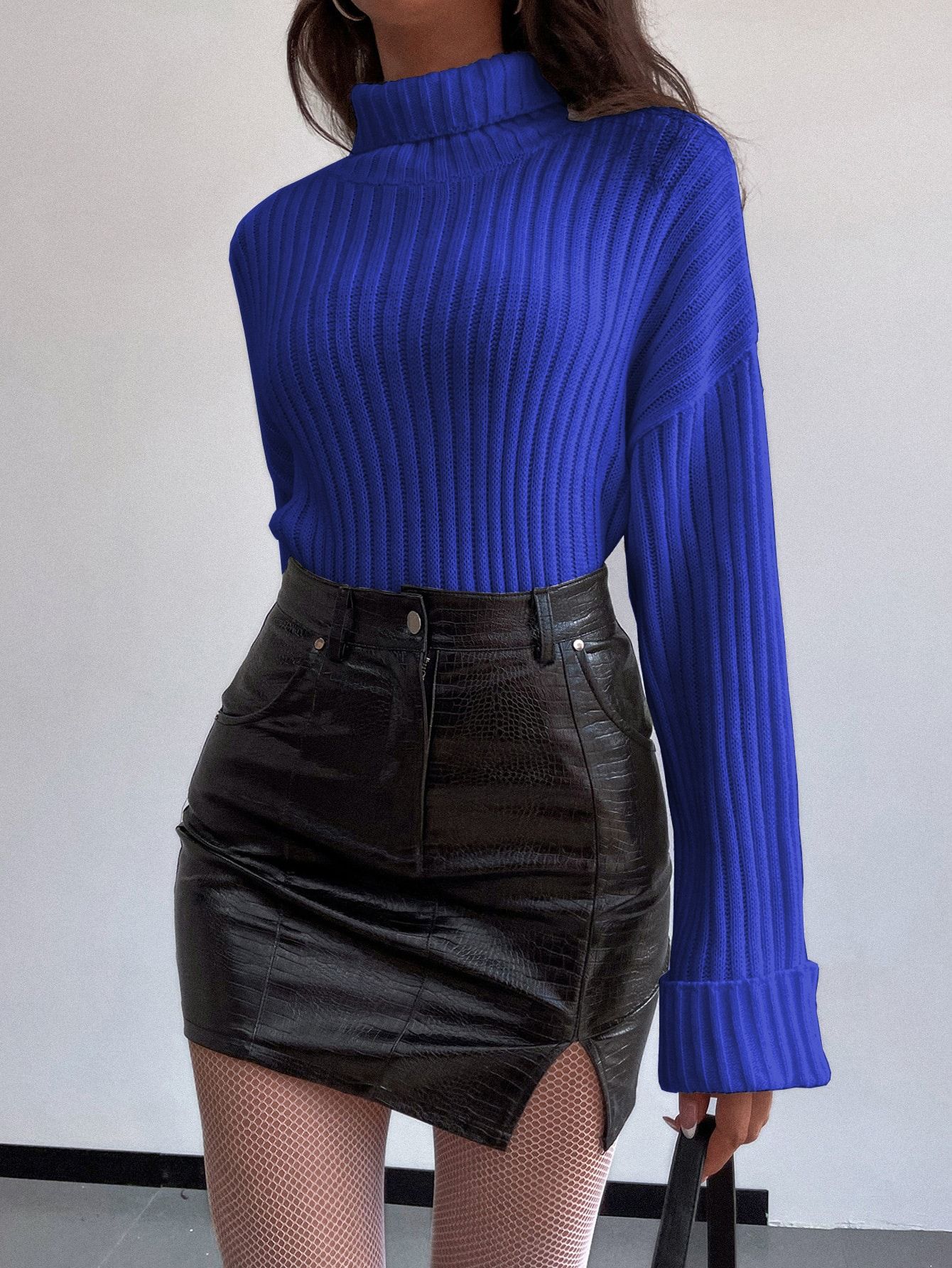How to Wear Royal Blue Sweater: 15 Attractive Outfit Ideas for Ladies