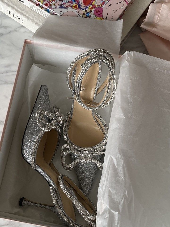 Silver Glitter heels: a perfect choice