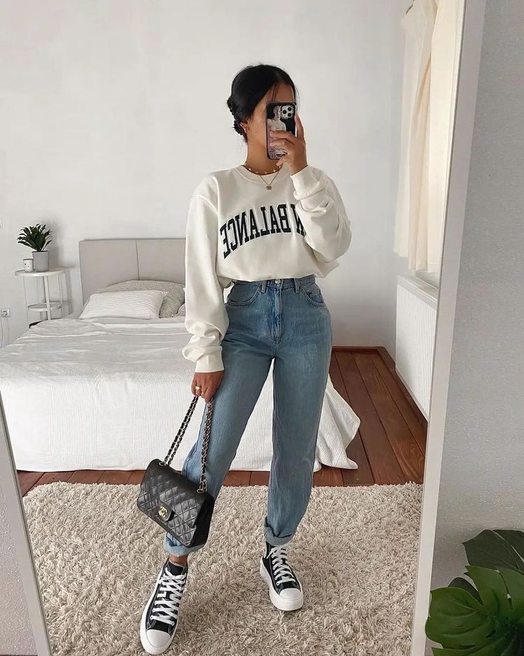 How to Wear Vintage Mom Jeans: Best 13 Old School Outfit Ideas for Women