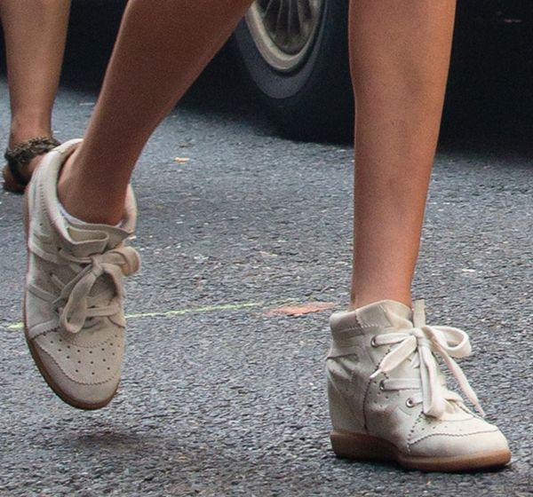 How to Wear Wedge Sneakers: 13 Best Lean Looking Outfit Ideas