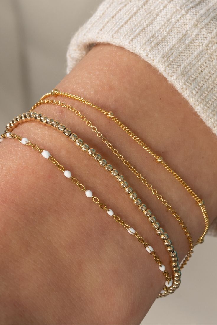 Buy elegant bracelets to wear to adore your beauty