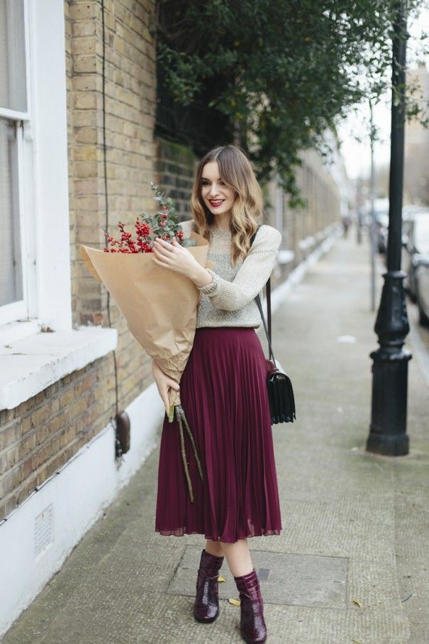 Stylish Ways to Wear a Maroon Skirt