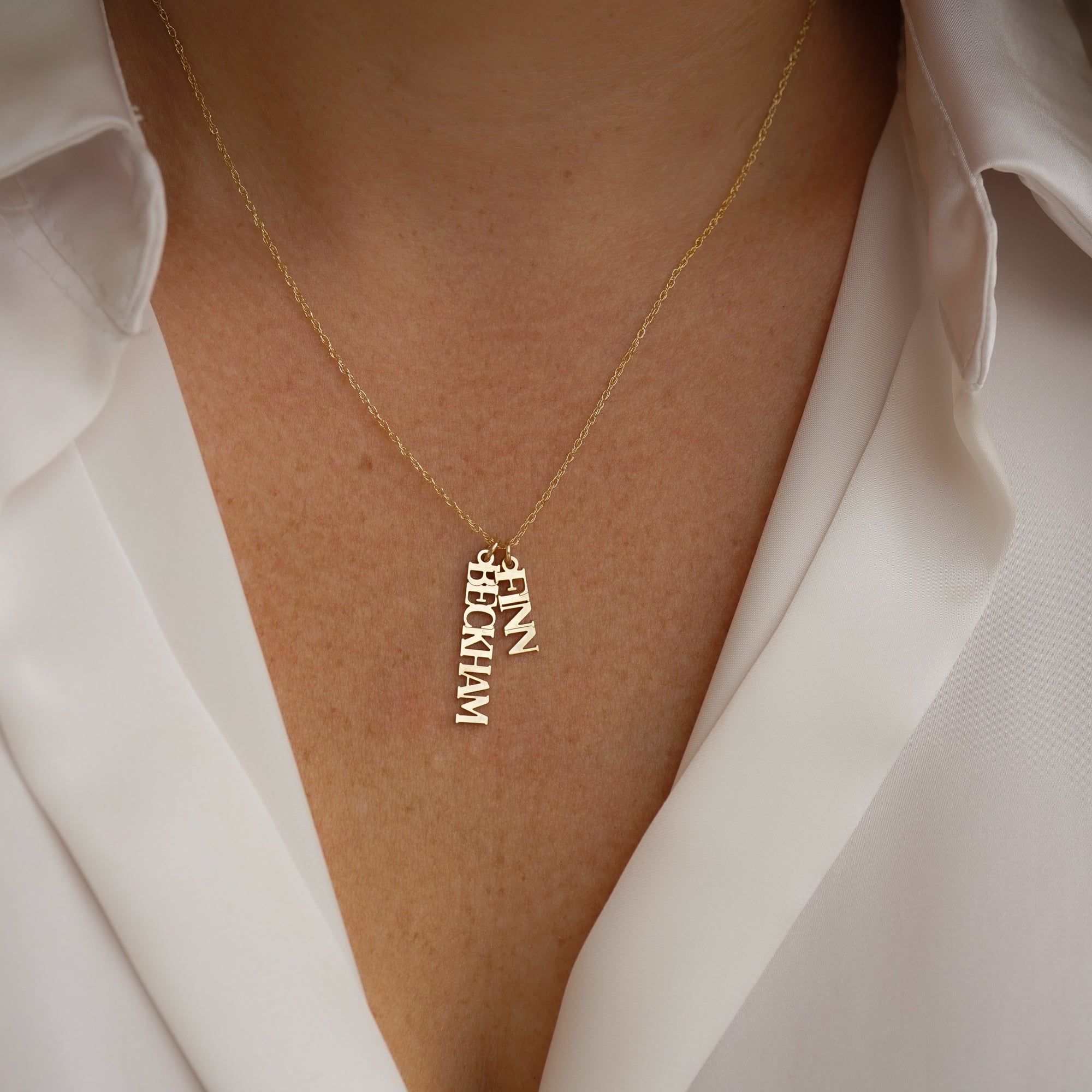 Best choice to express love with name necklaces