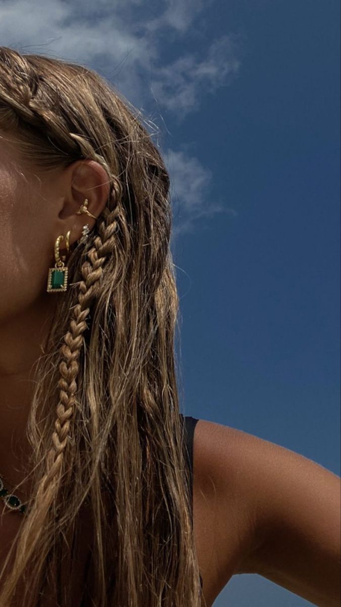 Buy designer beach jewelry to look trendy on beach