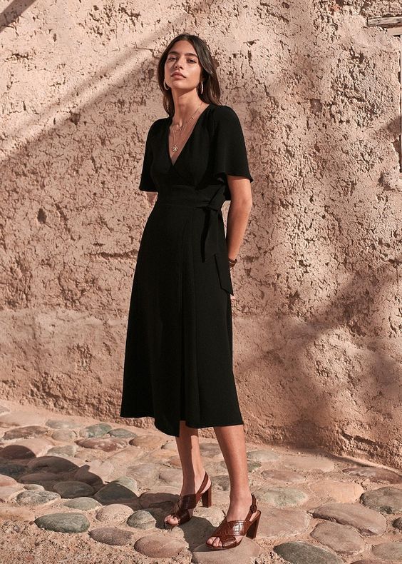 Get stylish accessories to look elegant with black wrap dress