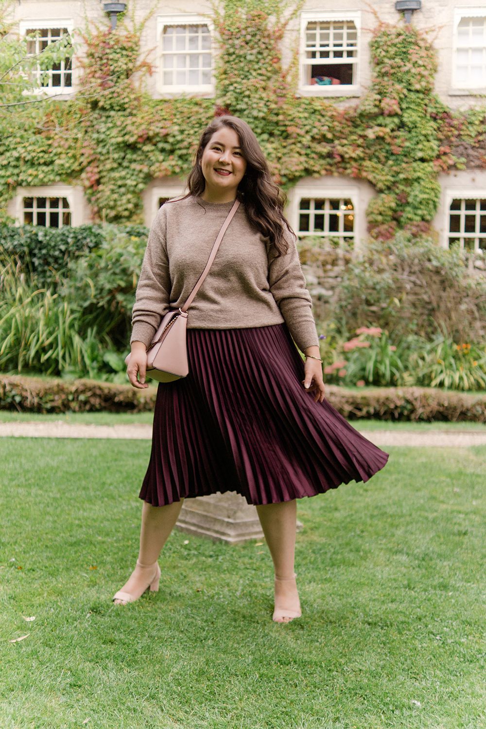 How to Style Burgundy Skirt: 15 Beautiful & Deep Outfit Ideas