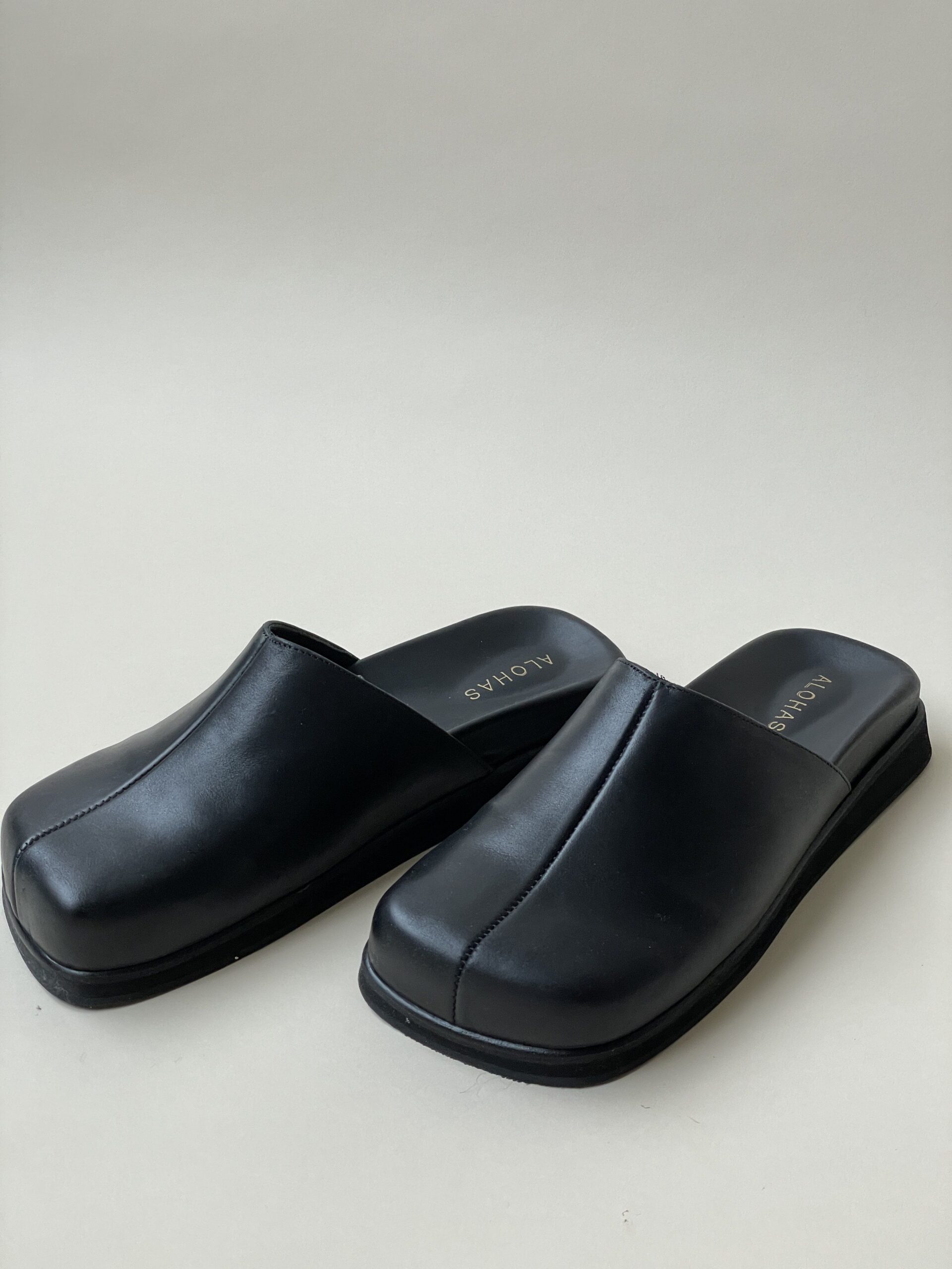 How to choose right clog shoes?
