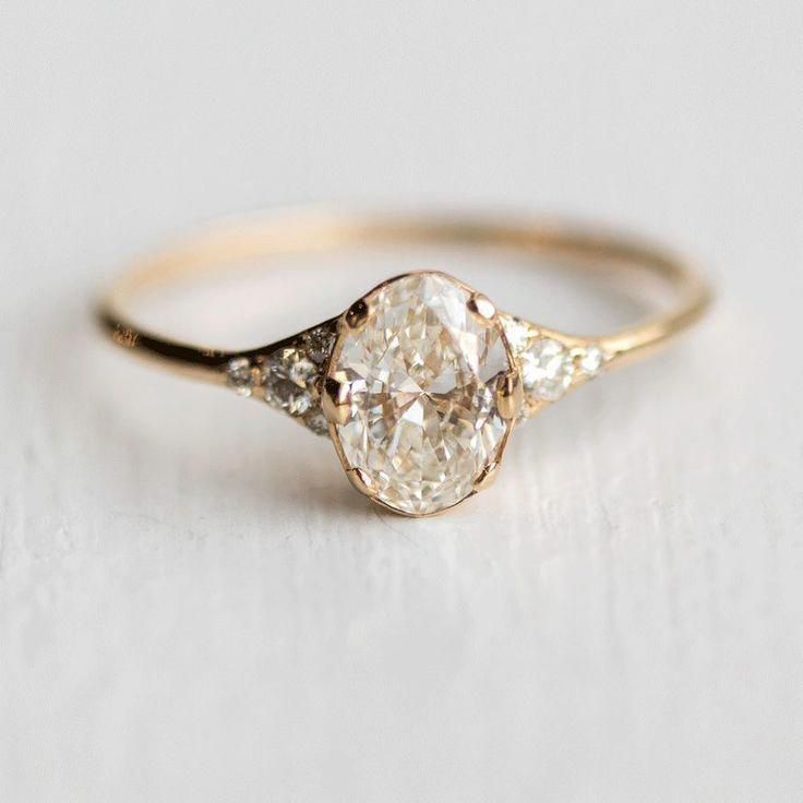 Make your day memorable with stylish engagement ring designs