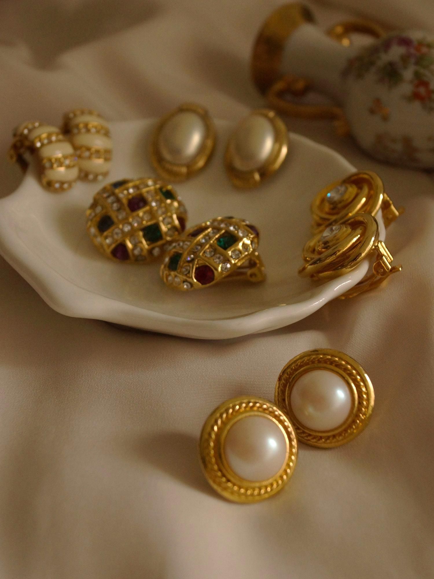 Get a stylish look with vintage earrings