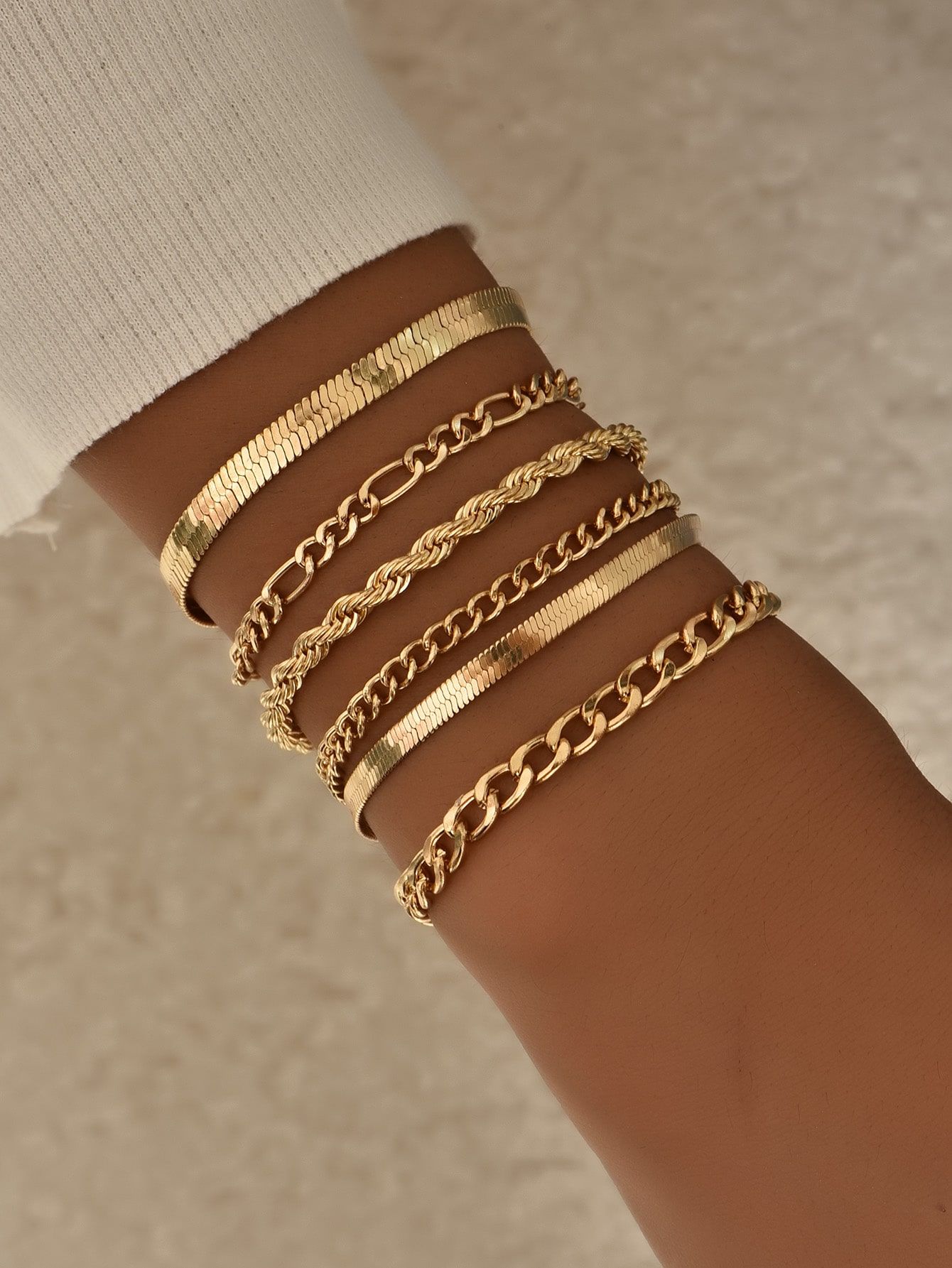 Women bracelets gives you a stylish look