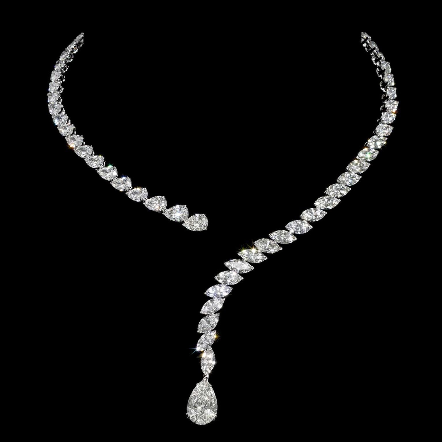 Wear fashionable and trendiest diamond necklace on wedding function