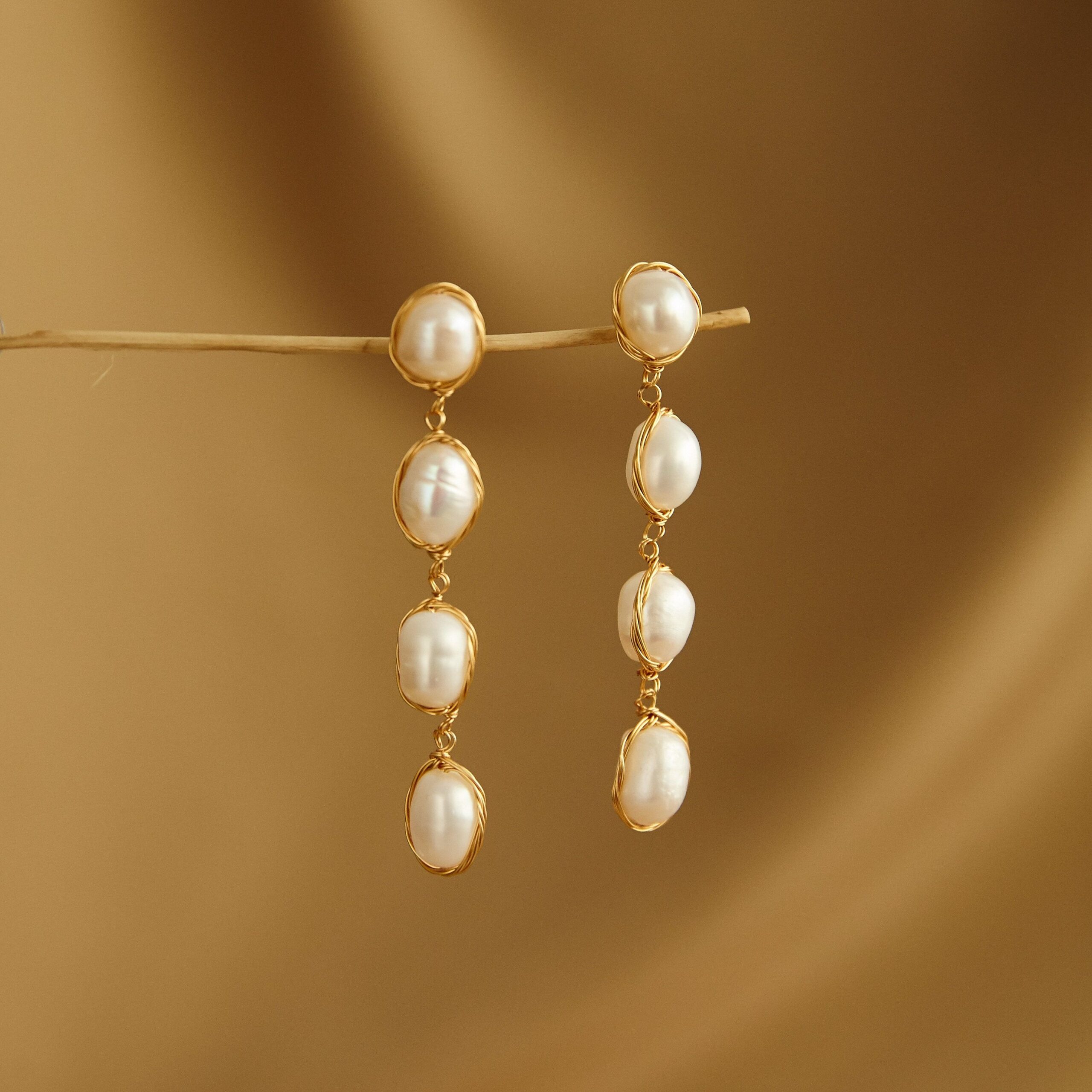 Choose the trendy designs of pearl drop earrings