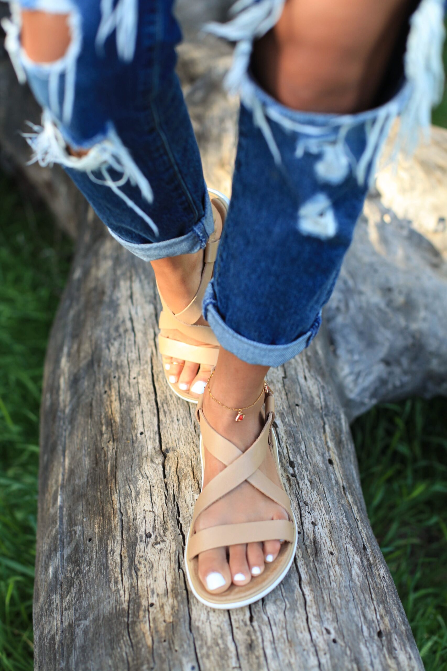 How to Style Walking Sandals: Best 15 Casual Outfit Ideas for Women
