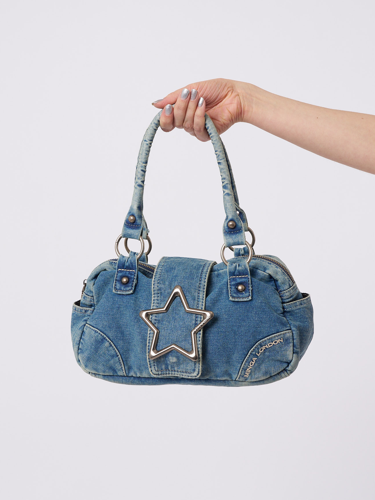 How to Style Denim Bag: The Thing that Can Make You Look Super Youthful
