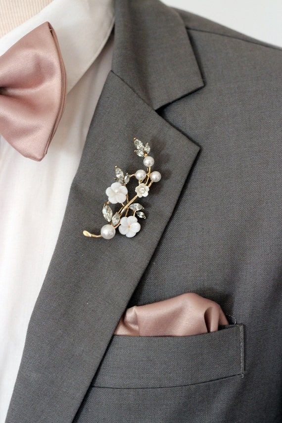 Go trendy with mens brooch