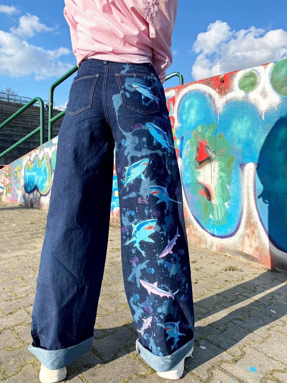 How to Style Painted Jeans: Best 10 Beautiful & Unique Outfit Ideas for Women