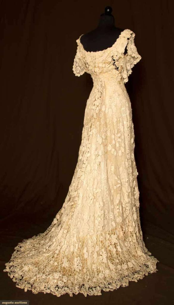 Vintage lace wedding dress For gorgeous brides