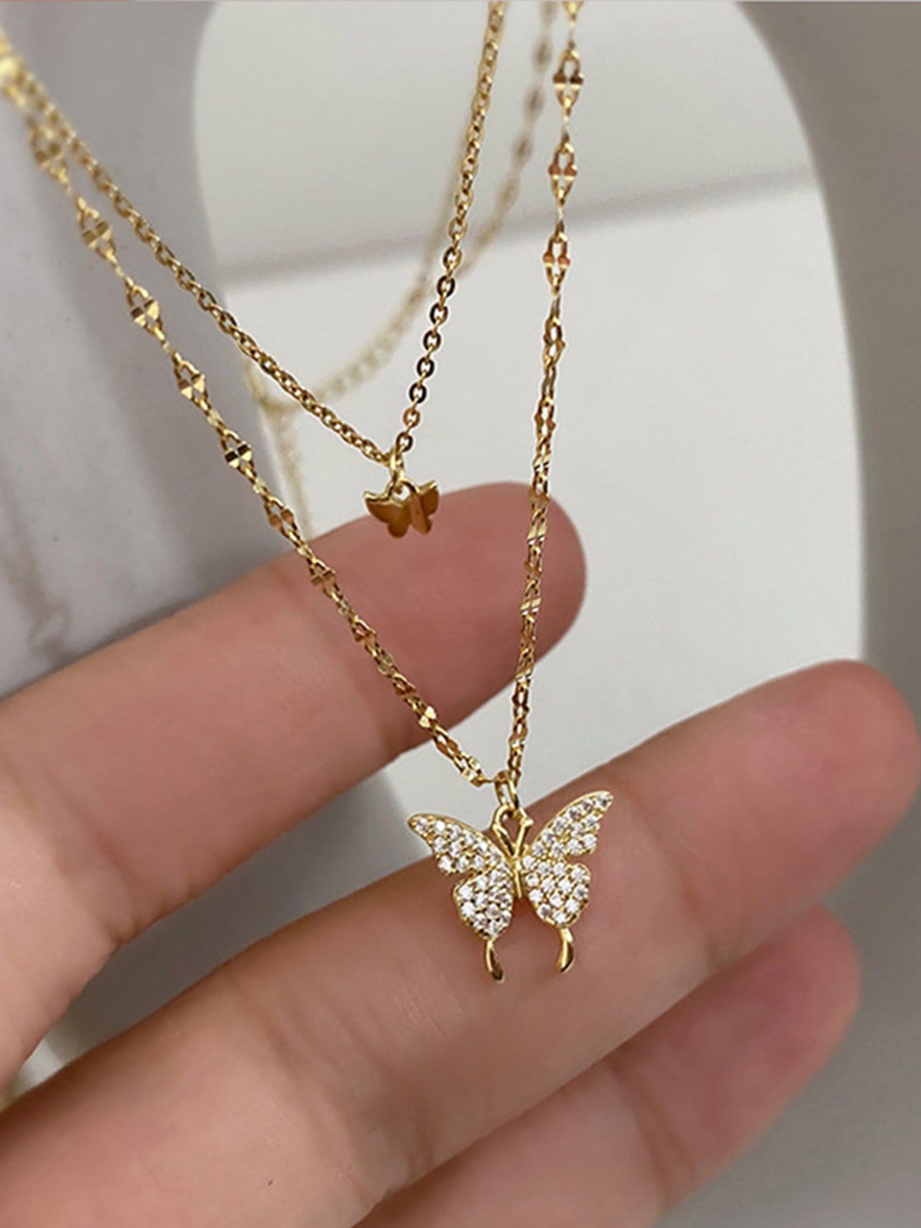 Dazzling story of a Womens necklace
