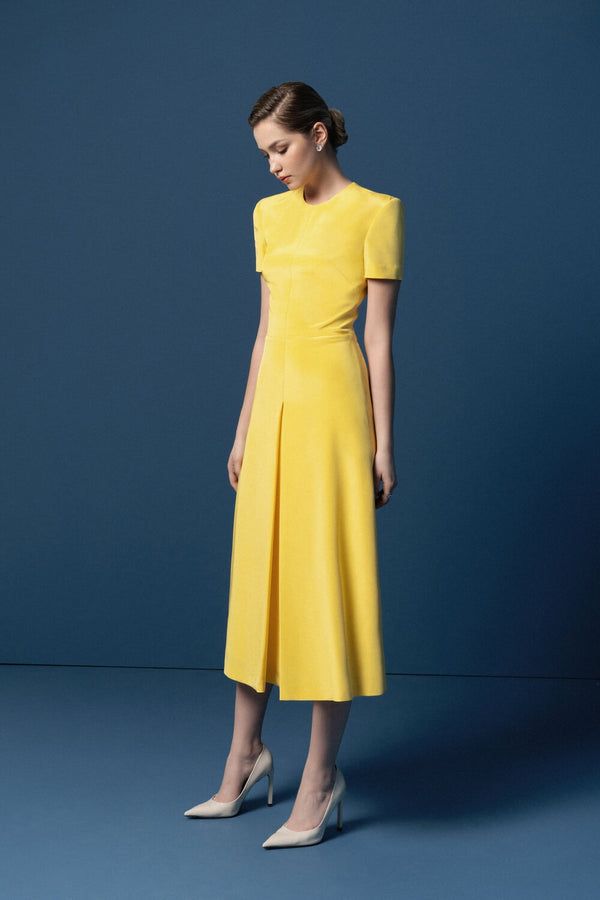 How to Wear Yellow Midi Dress: Best 13 Cheerful & Breezy Outfit Ideas for Ladies