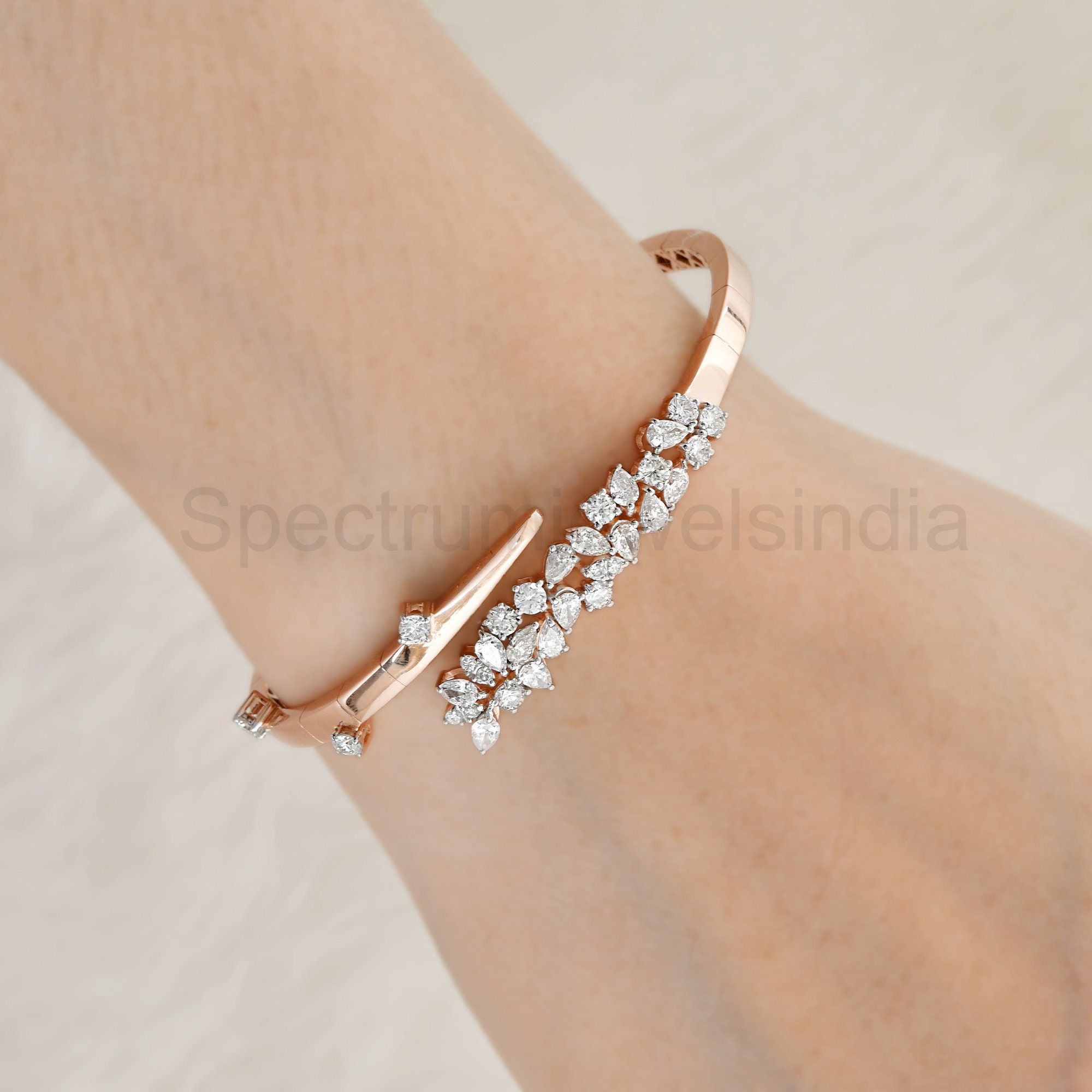 Buy stylish and trendiest diamond bracelet
