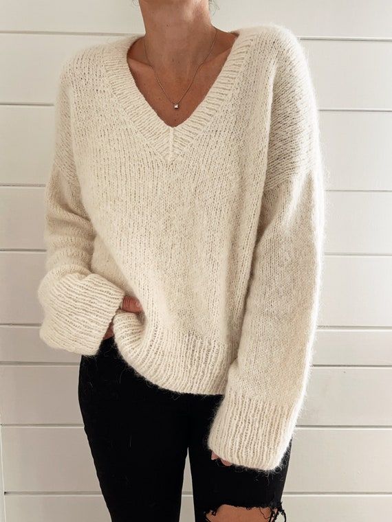 How to Wear Fall Sweater: Top 15 Breezy and Stylish Outfit Ideas for Women