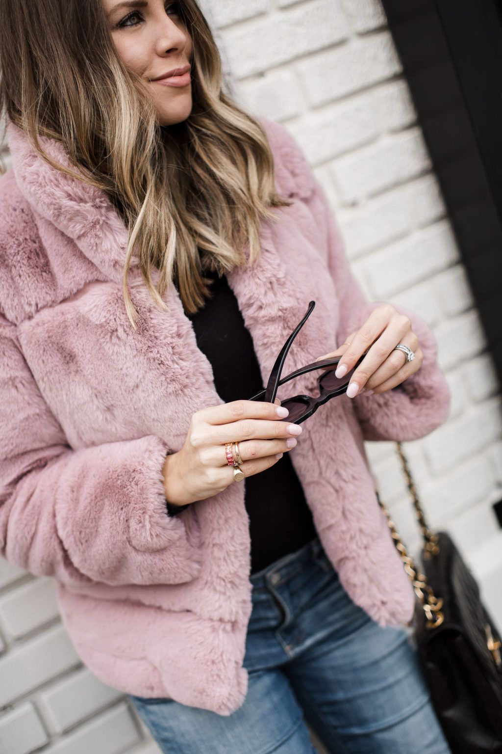13 Best Faux Fur Bomber Jacket Outfit Ideas for Women
