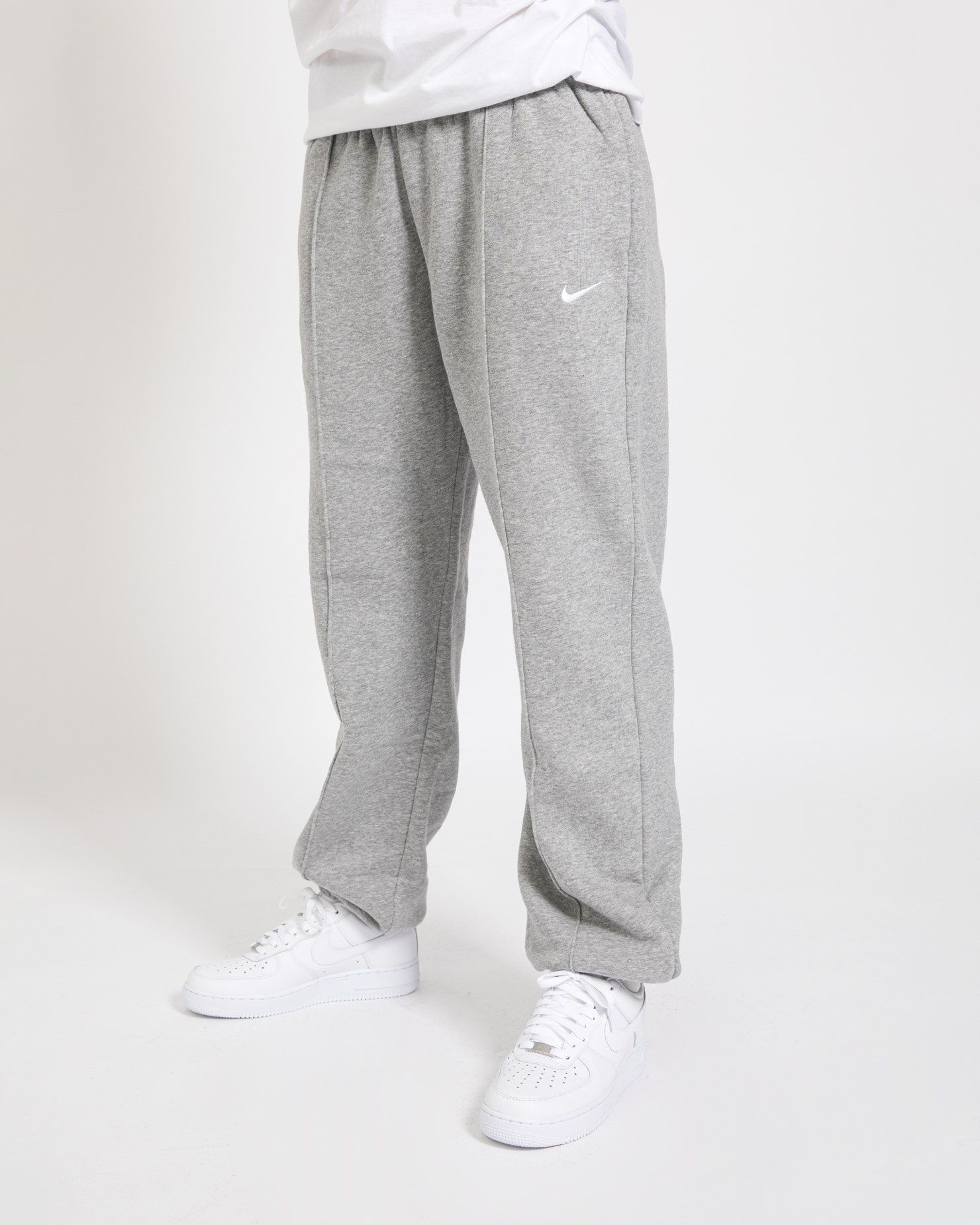 How to Wear Fleece Pants: The Awesome Thick Sweatpants for Women