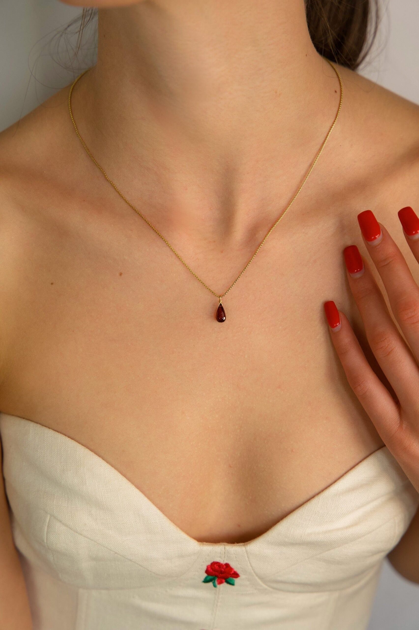 Make unique Look with Garnet Necklace