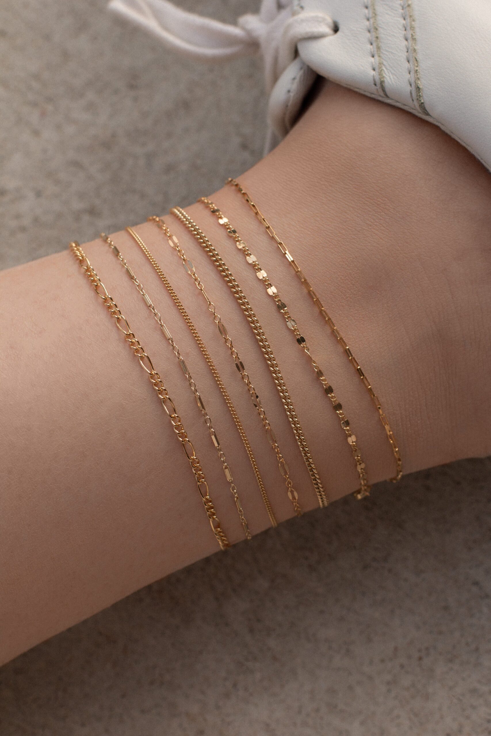 Beautiful designs of gold anklet to look appealing