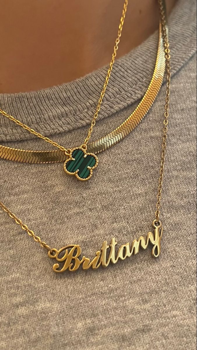 Best choice to express love with name necklaces