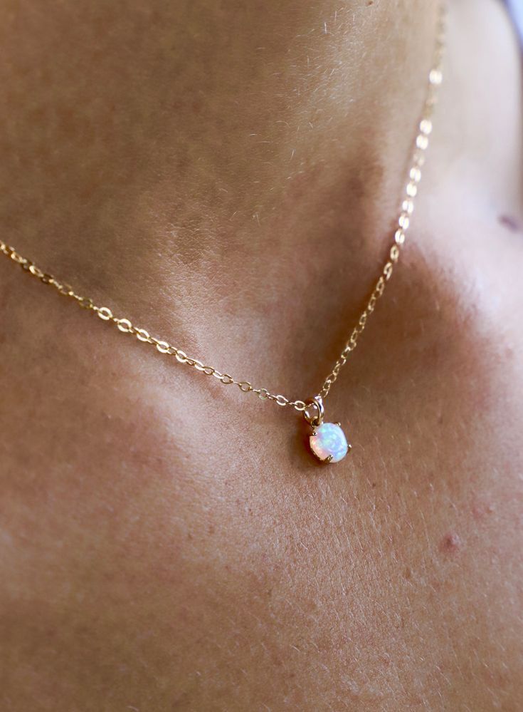 Simple yet glamorous opal necklace