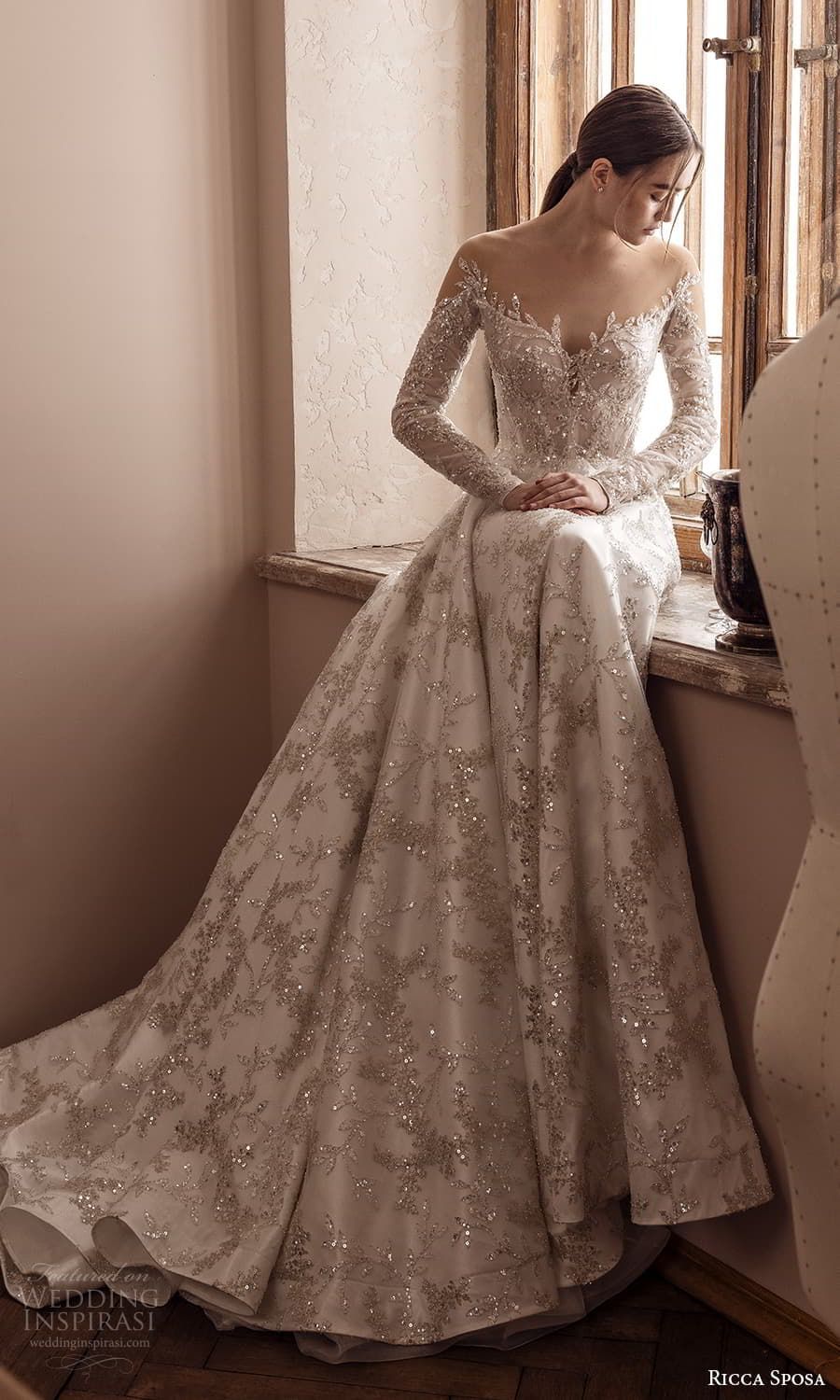Let everyone get amazed by your Wedding ball gowns