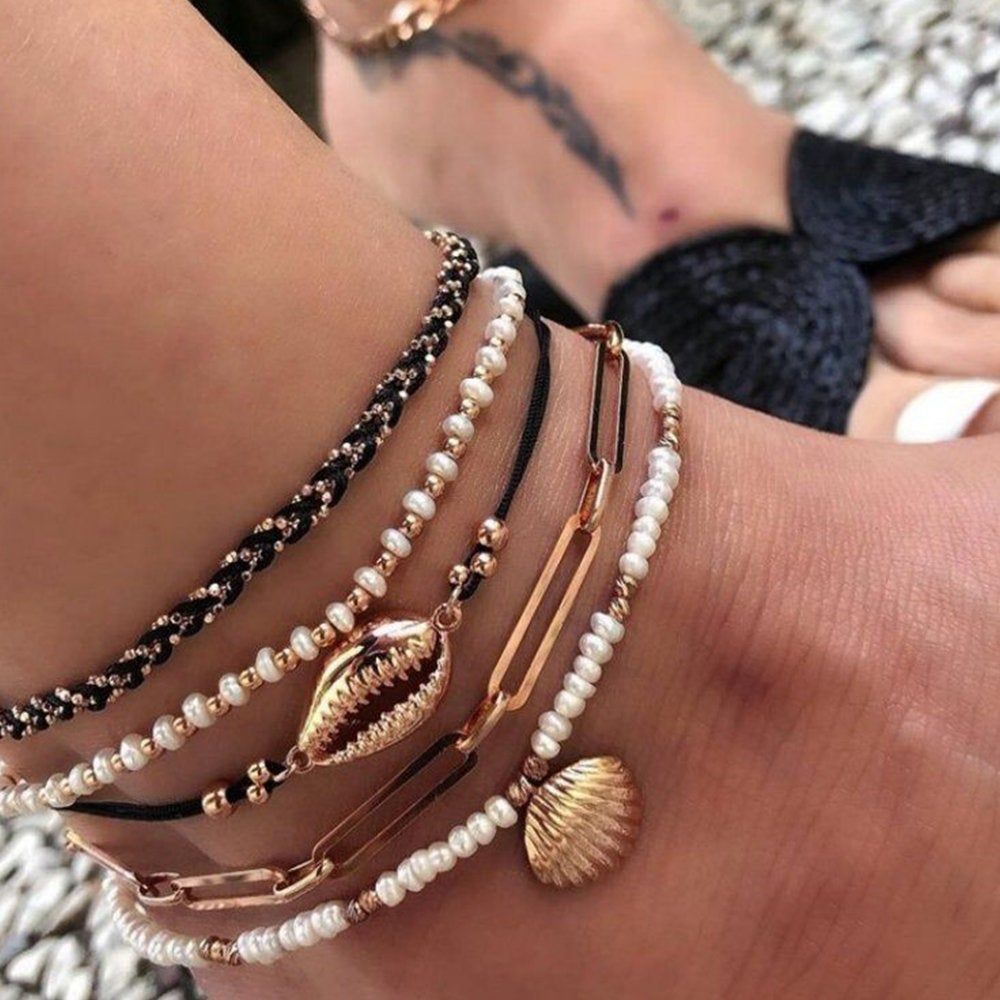 Never Miss Anklets gold in your master collection