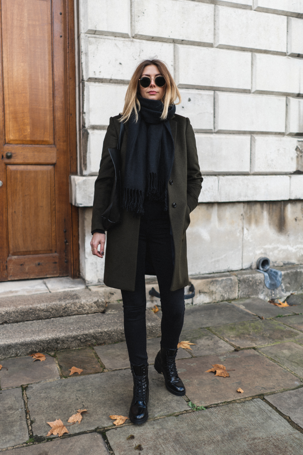 How to Wear Black Scarf: Top 13 Breezy and Stylish Outfit Ideas for Women