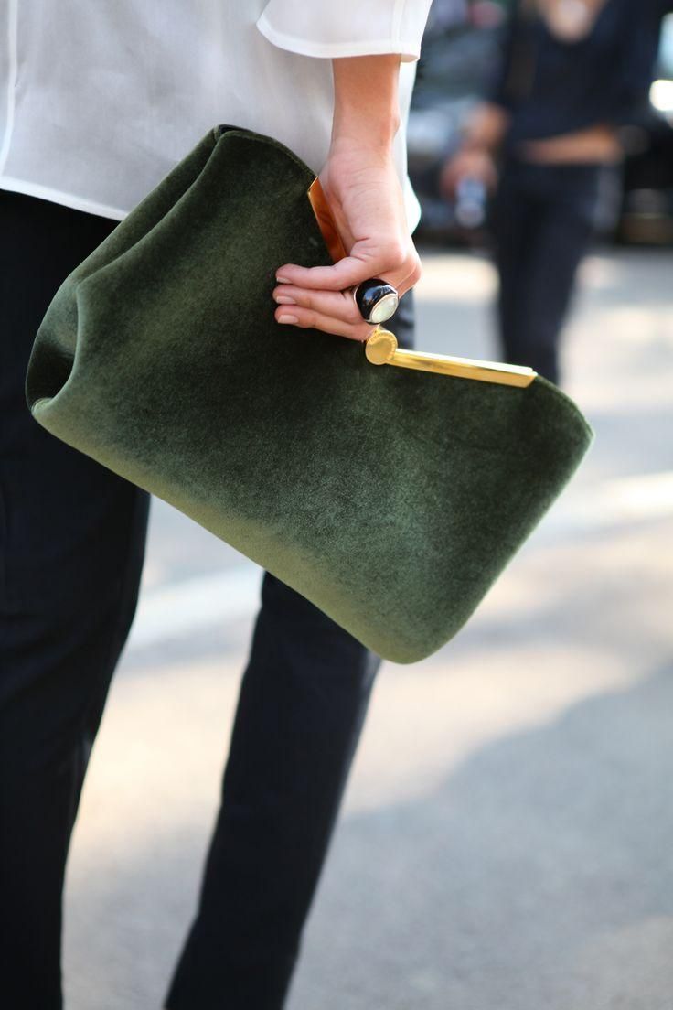 Best 13 Clutch Handbag Outfit Ideas for Women