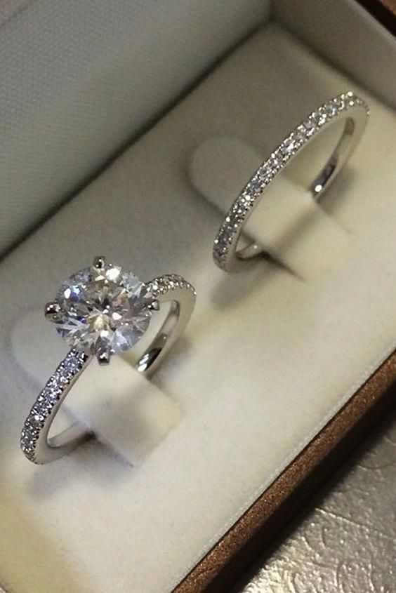 The Ultimate Guide to Buying Diamond
Engagement Rings