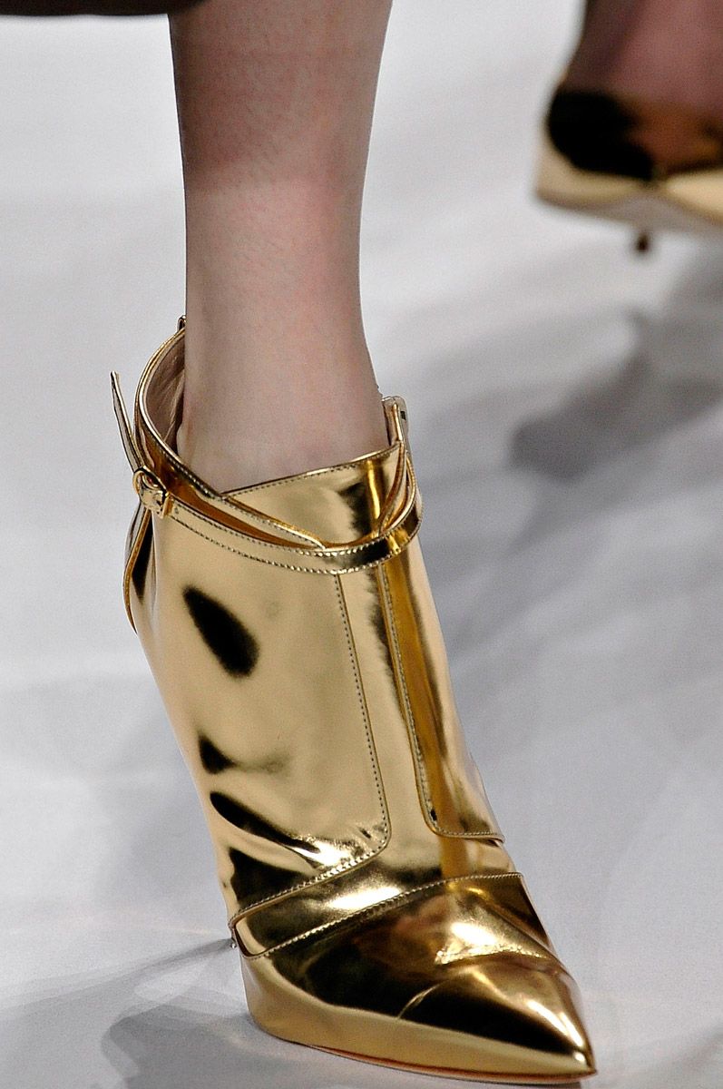 How to Wear Gold Booties: Best 15 Shiny & Stylish Outfit Ideas for Women