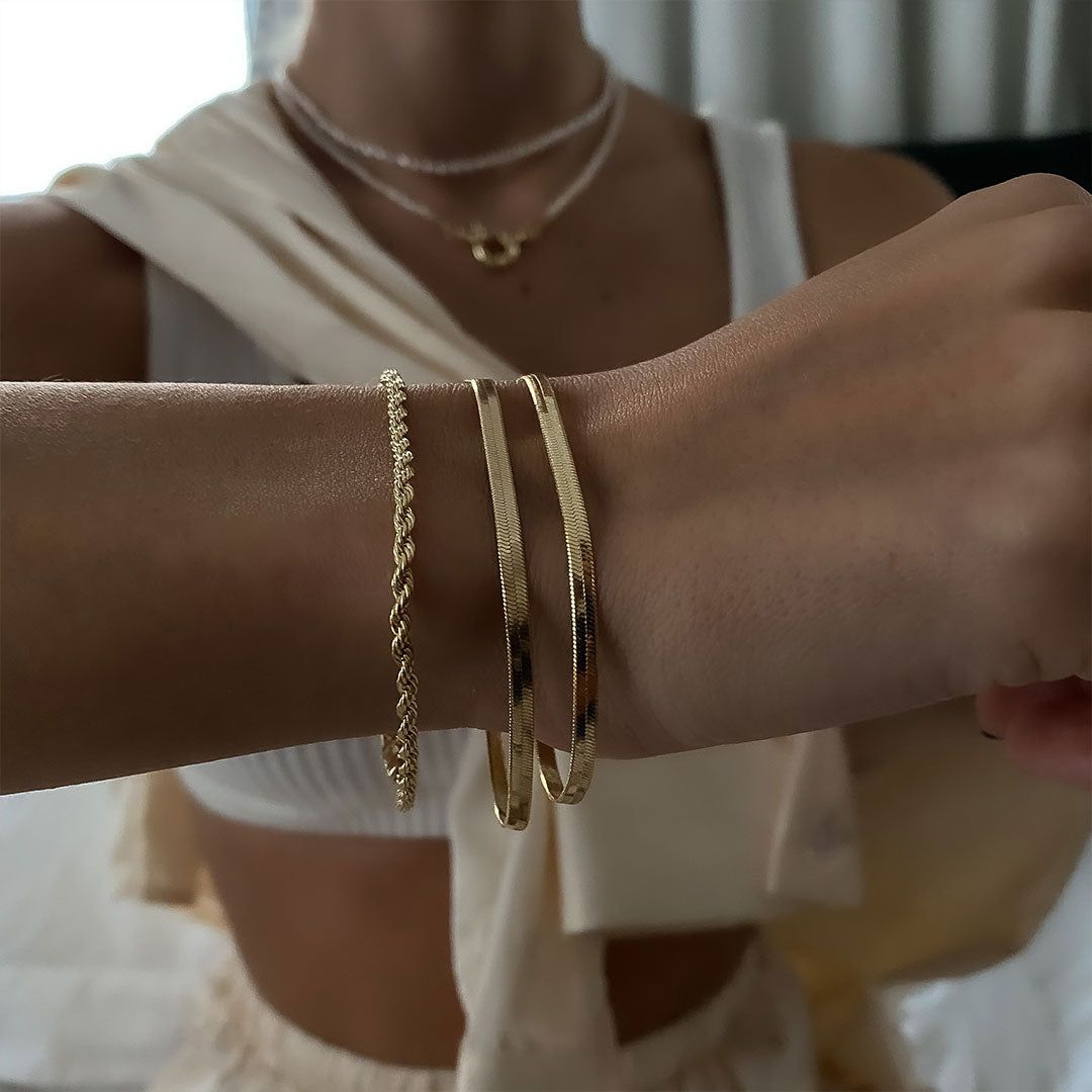 Stylish womens Gold Bracelets for your loved one
